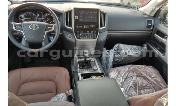 Buy Import Toyota Land Cruiser White Car in Import - Dubai in Conakry Buy Import Toyota Land Cruiser White Car in Import - Dubai in Conakry
