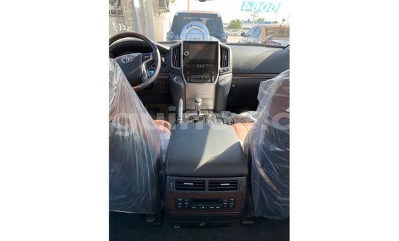Buy Import Toyota Land Cruiser White Car in Import - Dubai in Conakry Buy Import Toyota Land Cruiser White Car in Import - Dubai in Conakry