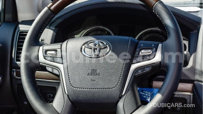 Big with watermark toyota land cruiser conakry import dubai 4369