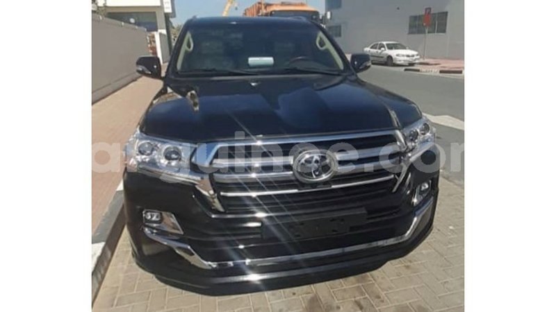 Big with watermark toyota land cruiser conakry import dubai 4376