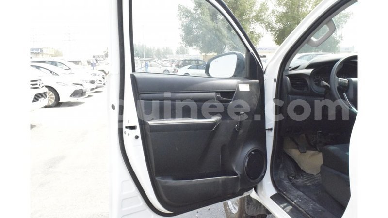 Big with watermark toyota hilux conakry import dubai 4381
