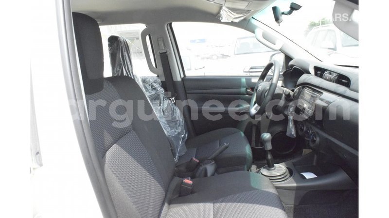 Big with watermark toyota hilux conakry import dubai 4381