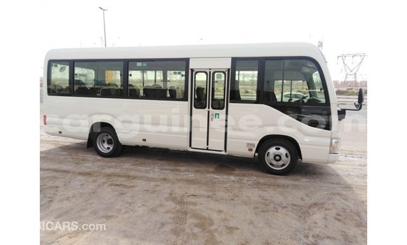 Acheter Import Voiture Toyota Coaster Blanc à Import - Dubai, Conakry Acheter Import Voiture Toyota Coaster Blanc à Import - Dubai, Conakry