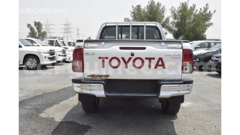 Big with watermark toyota hilux conakry import dubai 4400