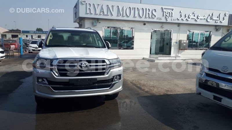 Big with watermark toyota land cruiser conakry import dubai 4407