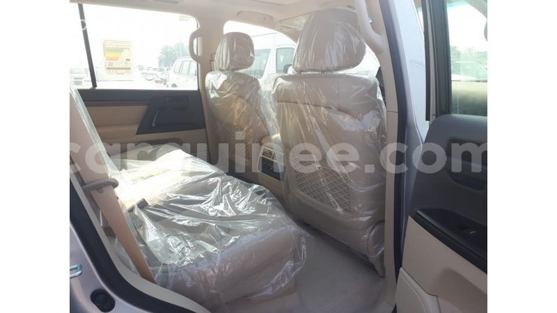 Big with watermark toyota land cruiser conakry import dubai 4407