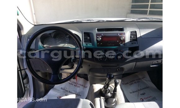 Buy Import Toyota Hilux White Car in Import - Dubai in Conakry Buy Import Toyota Hilux White Car in Import - Dubai in Conakry