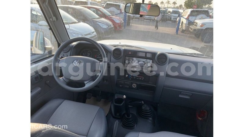 Big with watermark toyota land cruiser conakry import dubai 4432