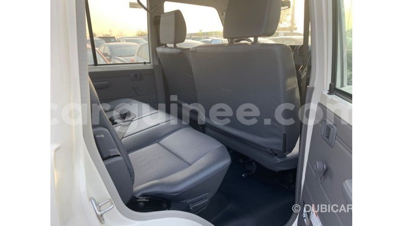 Big with watermark toyota land cruiser conakry import dubai 4432