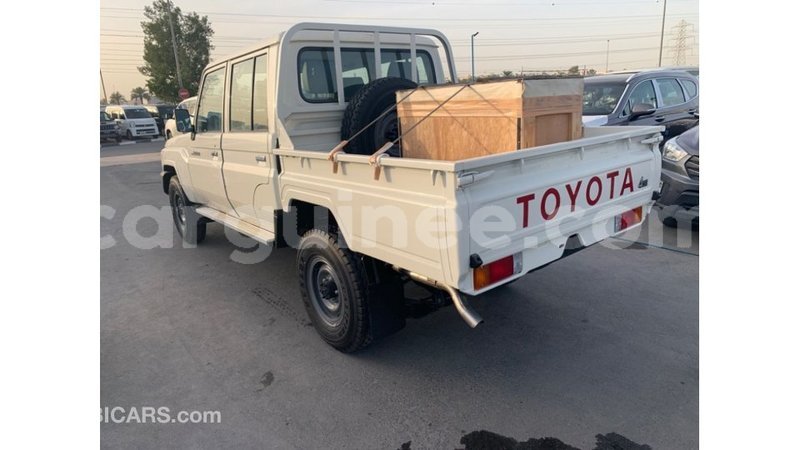 Big with watermark toyota land cruiser conakry import dubai 4432