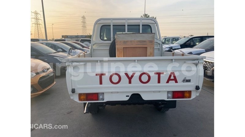 Big with watermark toyota land cruiser conakry import dubai 4432