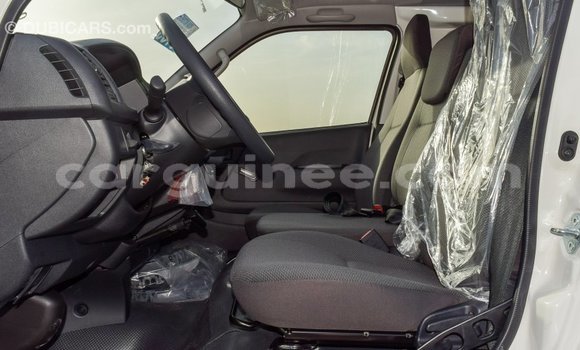 Acheter Import Voiture Toyota Hiace Blanc à Import - Dubai, Conakry Acheter Import Voiture Toyota Hiace Blanc à Import - Dubai, Conakry
