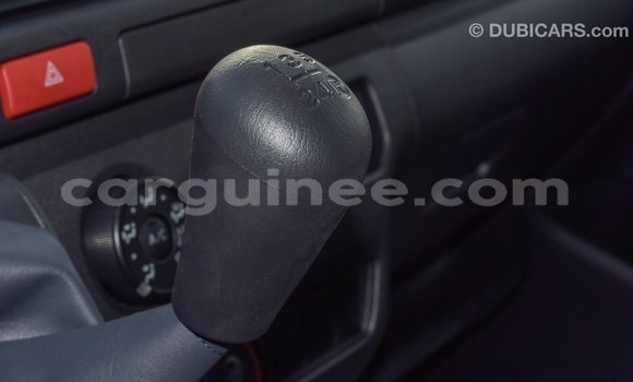 Acheter Import Voiture Toyota Hiace Blanc à Import - Dubai, Conakry Acheter Import Voiture Toyota Hiace Blanc à Import - Dubai, Conakry
