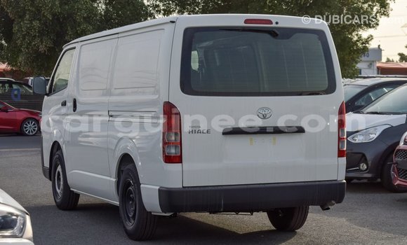 Acheter Import Voiture Toyota Hiace Blanc à Import - Dubai, Conakry Acheter Import Voiture Toyota Hiace Blanc à Import - Dubai, Conakry