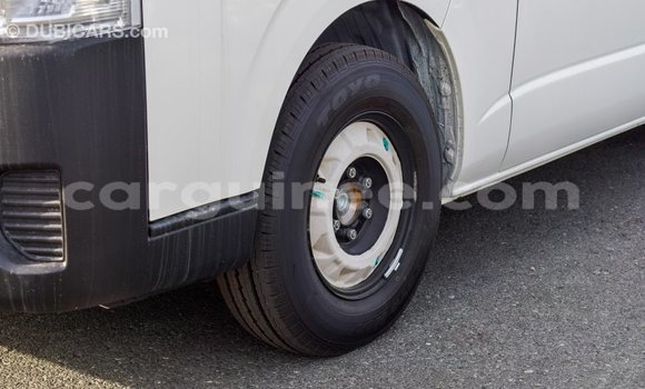 Acheter Import Voiture Toyota Hiace Blanc à Import - Dubai, Conakry Acheter Import Voiture Toyota Hiace Blanc à Import - Dubai, Conakry