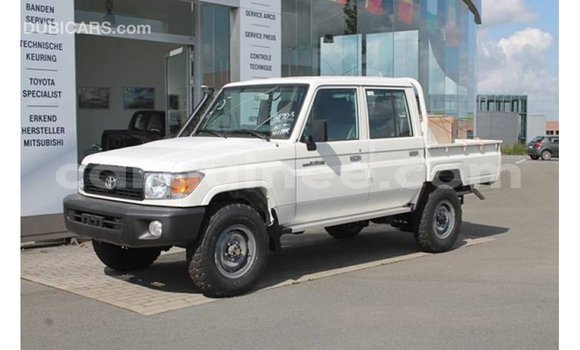 Acheter Import Voiture Toyota Land Cruiser Blanc à Import - Dubai, Conakry Acheter Import Voiture Toyota Land Cruiser Blanc à Import - Dubai, Conakry