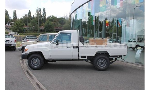 Buy Import Toyota Land Cruiser White Car in Import - Dubai in Conakry Buy Import Toyota Land Cruiser White Car in Import - Dubai in Conakry