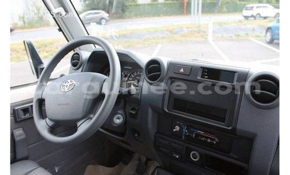 Buy Import Toyota Land Cruiser White Car in Import - Dubai in Conakry Buy Import Toyota Land Cruiser White Car in Import - Dubai in Conakry