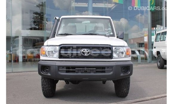 Buy Import Toyota Land Cruiser White Car in Import - Dubai in Conakry Buy Import Toyota Land Cruiser White Car in Import - Dubai in Conakry