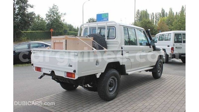 Big with watermark toyota land cruiser conakry import dubai 4460