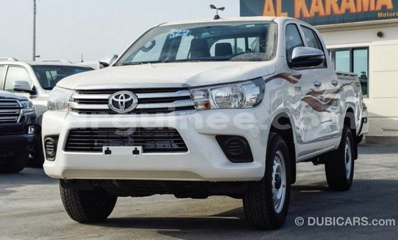 Acheter Import Voiture Toyota Hilux Blanc à Import - Dubai, Conakry Acheter Import Voiture Toyota Hilux Blanc à Import - Dubai, Conakry