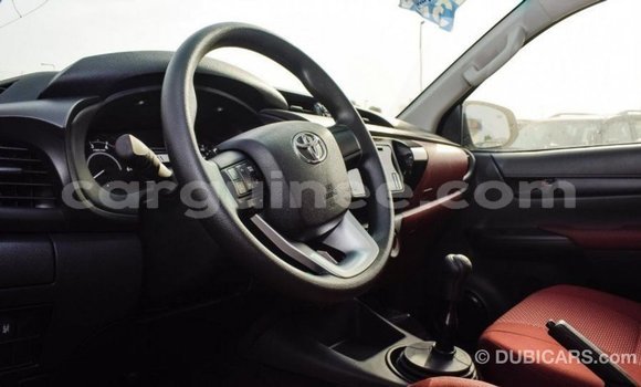 Acheter Import Voiture Toyota Hilux Blanc à Import - Dubai, Conakry Acheter Import Voiture Toyota Hilux Blanc à Import - Dubai, Conakry