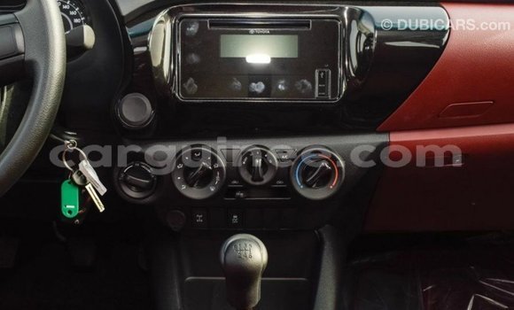 Acheter Import Voiture Toyota Hilux Blanc à Import - Dubai, Conakry Acheter Import Voiture Toyota Hilux Blanc à Import - Dubai, Conakry