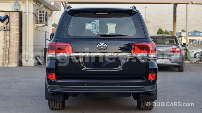 Big with watermark toyota land cruiser conakry import dubai 4472