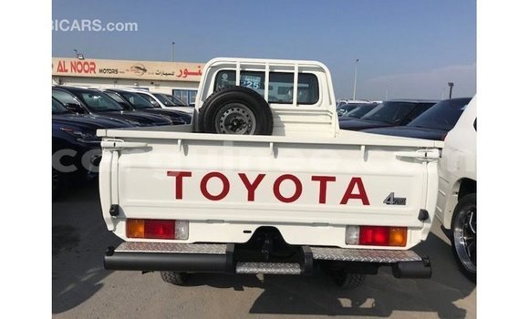 Acheter Import Voiture Toyota Land Cruiser Blanc à Import - Dubai, Conakry Acheter Import Voiture Toyota Land Cruiser Blanc à Import - Dubai, Conakry