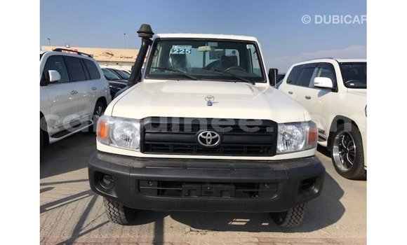 Acheter Import Voiture Toyota Land Cruiser Blanc à Import - Dubai, Conakry Acheter Import Voiture Toyota Land Cruiser Blanc à Import - Dubai, Conakry