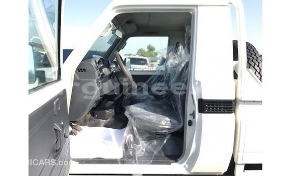 Acheter Import Voiture Toyota Land Cruiser Blanc à Import - Dubai, Conakry Acheter Import Voiture Toyota Land Cruiser Blanc à Import - Dubai, Conakry