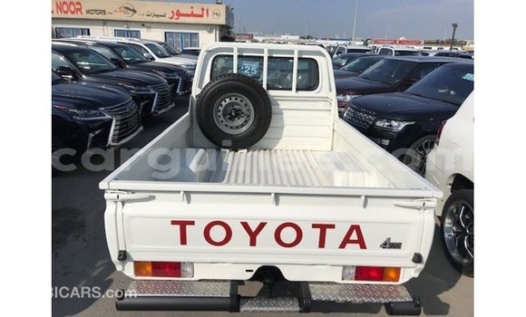 Acheter Import Voiture Toyota Land Cruiser Blanc à Import - Dubai, Conakry Acheter Import Voiture Toyota Land Cruiser Blanc à Import - Dubai, Conakry
