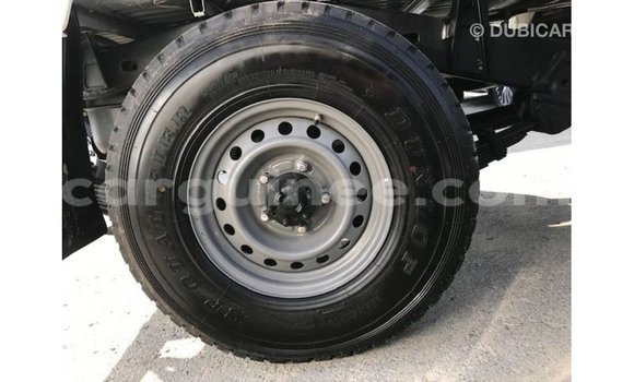 Acheter Import Voiture Toyota Land Cruiser Blanc à Import - Dubai, Conakry Acheter Import Voiture Toyota Land Cruiser Blanc à Import - Dubai, Conakry