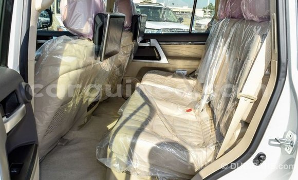 Buy Import Toyota Land Cruiser White Car in Import - Dubai in Conakry Buy Import Toyota Land Cruiser White Car in Import - Dubai in Conakry