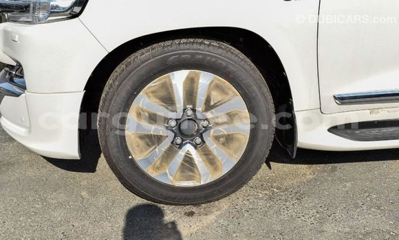 Buy Import Toyota Land Cruiser White Car in Import - Dubai in Conakry Buy Import Toyota Land Cruiser White Car in Import - Dubai in Conakry