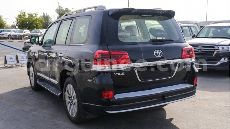 Big with watermark toyota land cruiser conakry import dubai 4492