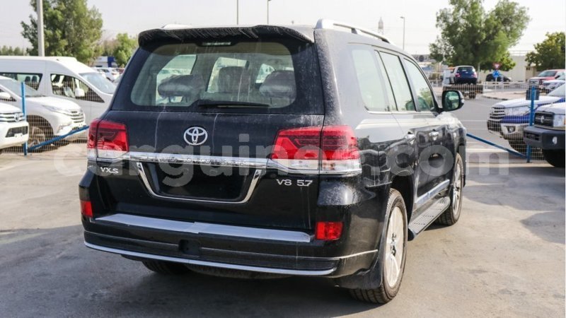 Big with watermark toyota land cruiser conakry import dubai 4492