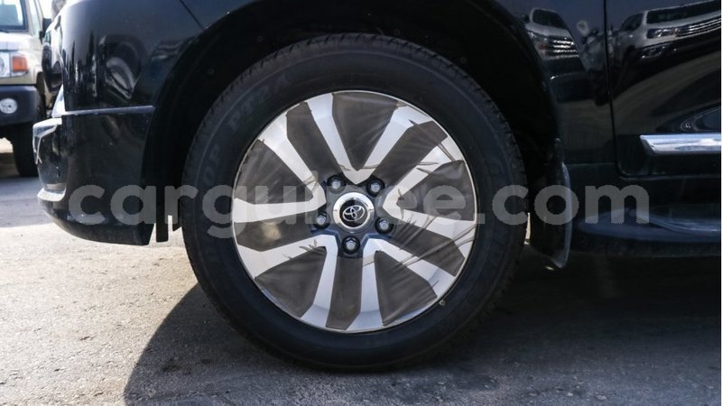 Big with watermark toyota land cruiser conakry import dubai 4492