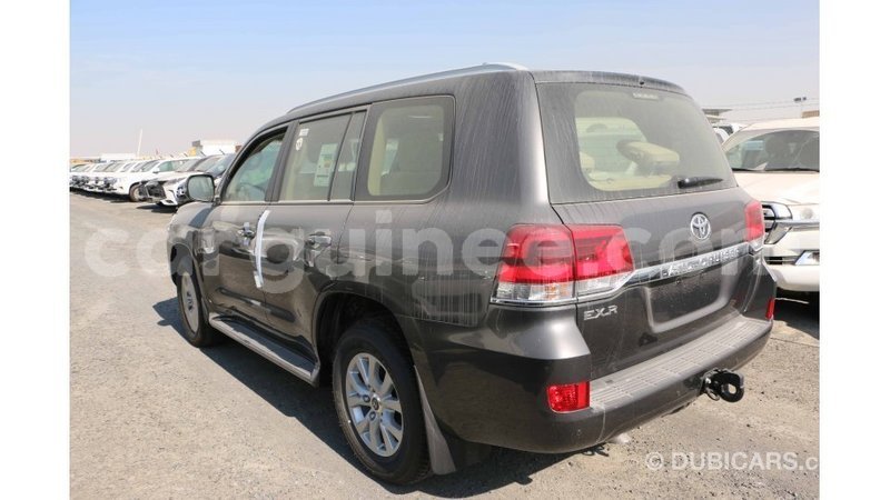 Big with watermark toyota land cruiser conakry import dubai 4499