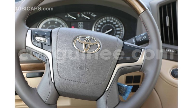 Big with watermark toyota land cruiser conakry import dubai 4499