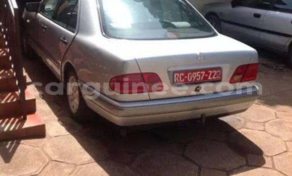 Acheter Occasion Voiture Mercedes‒Benz E-Class Gris à Kaloum au Conakry Acheter Occasion Voiture Mercedes‒Benz E-Class Gris à Kaloum au Conakry