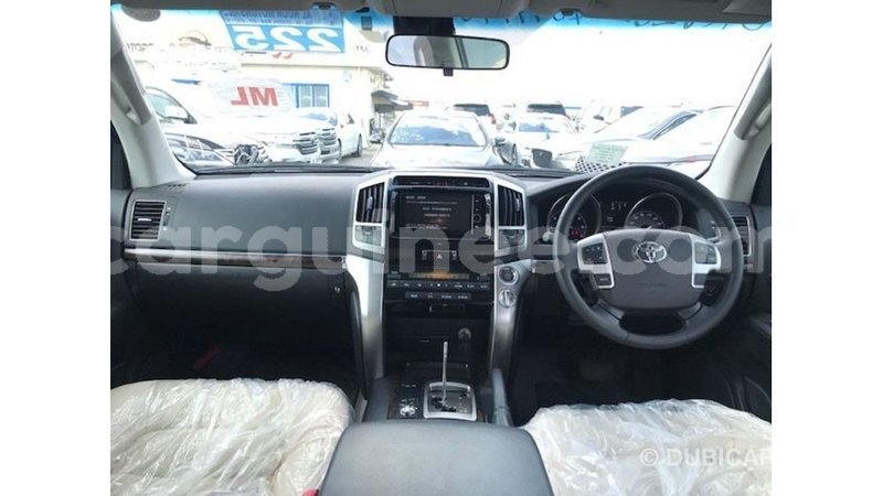 Big with watermark toyota land cruiser conakry import dubai 4511