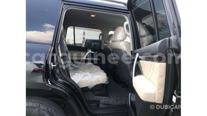 Big with watermark toyota land cruiser conakry import dubai 4511