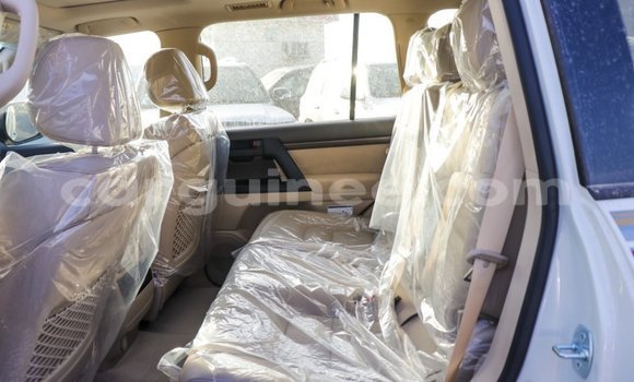 Buy Import Toyota Land Cruiser White Car in Import - Dubai in Conakry Buy Import Toyota Land Cruiser White Car in Import - Dubai in Conakry