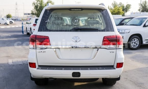 Buy Import Toyota Land Cruiser White Car in Import - Dubai in Conakry Buy Import Toyota Land Cruiser White Car in Import - Dubai in Conakry