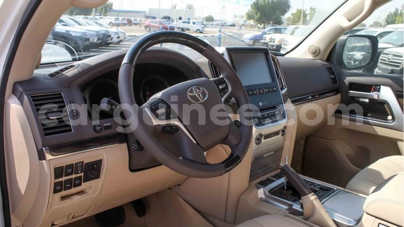 Big with watermark toyota land cruiser conakry import dubai 4518