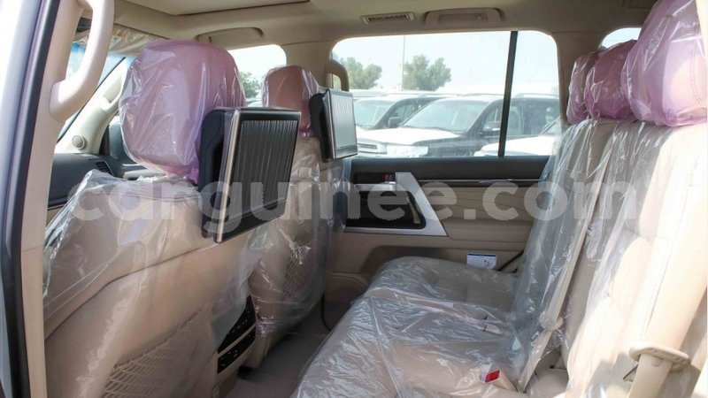 Big with watermark toyota land cruiser conakry import dubai 4518