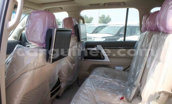 Buy Import Toyota Land Cruiser White Car in Import - Dubai in Conakry Buy Import Toyota Land Cruiser White Car in Import - Dubai in Conakry