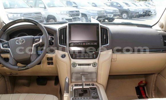 Buy Import Toyota Land Cruiser White Car in Import - Dubai in Conakry Buy Import Toyota Land Cruiser White Car in Import - Dubai in Conakry