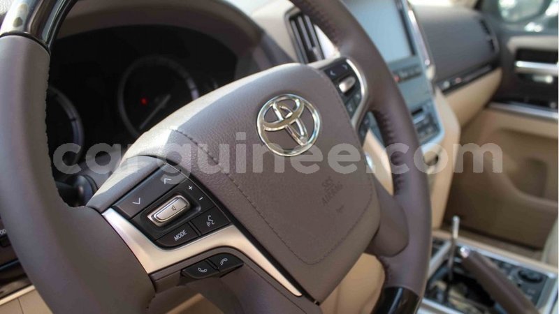 Big with watermark toyota land cruiser conakry import dubai 4518